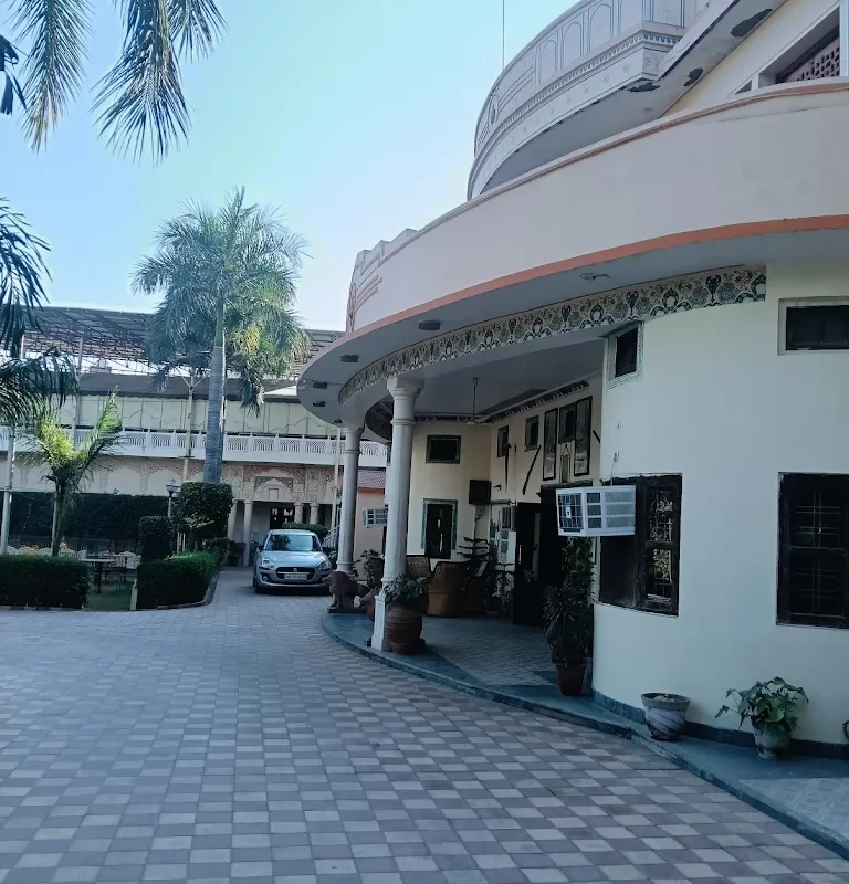 Hotel Nirwana Palace
