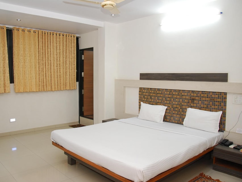 HOTEL EXCELLENCY INN - Image 3