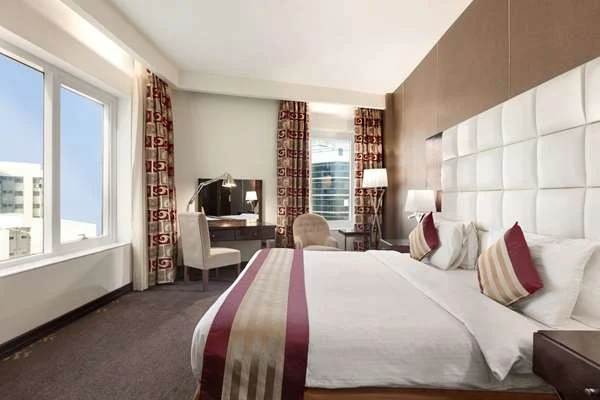Howard Johnson by Wyndham Bur Dubai - Image 4