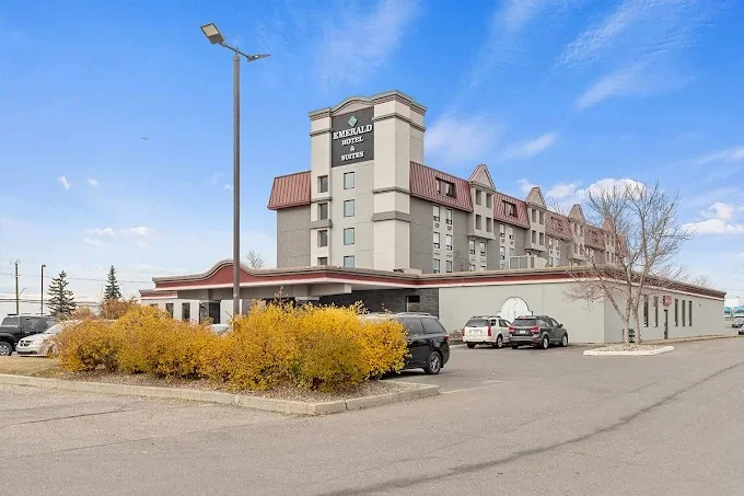 Emerald Hotel & Suites Calgary