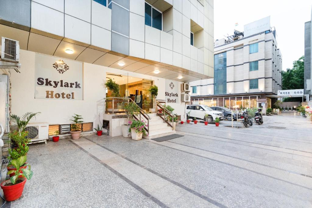 Hotel Skylark by Gabrian Hotels