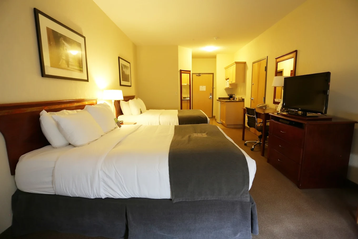 Lakeview Inns & Suites - Fort Nelson - Image 6