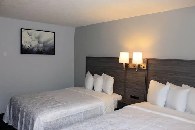 Emerald Hotel & Suites Calgary - Image 6