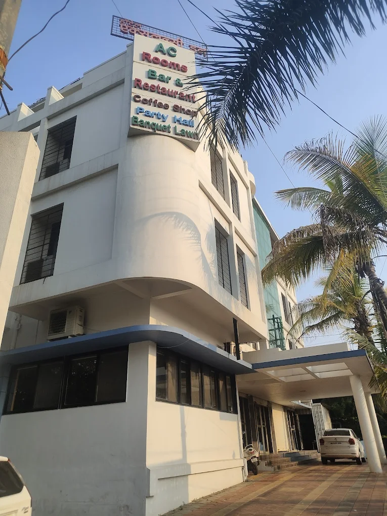 HOTEL EXCELLENCY INN
