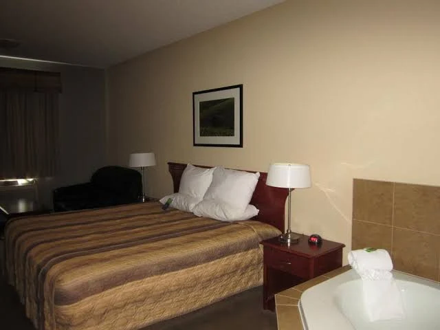 Lakeview Inns & Suites - Fort Nelson - Image 4