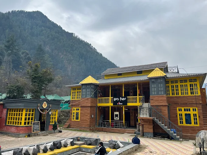 Whoopers Boutique Kasol