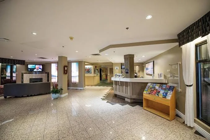 Harrison Lake Hotel - Image 6