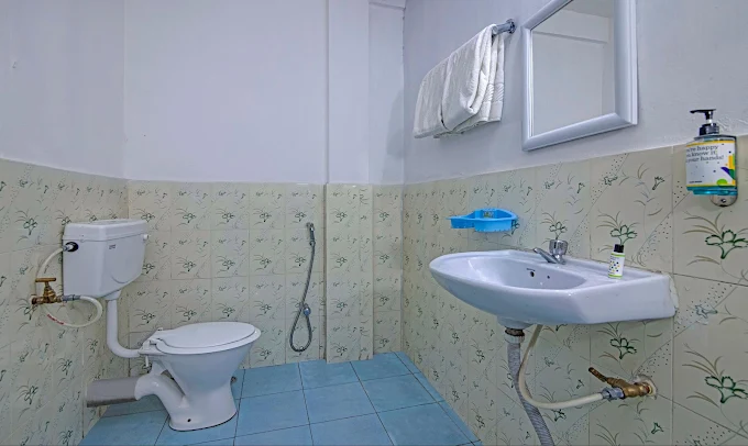 Treebo Omega Stay Inn - Image 2