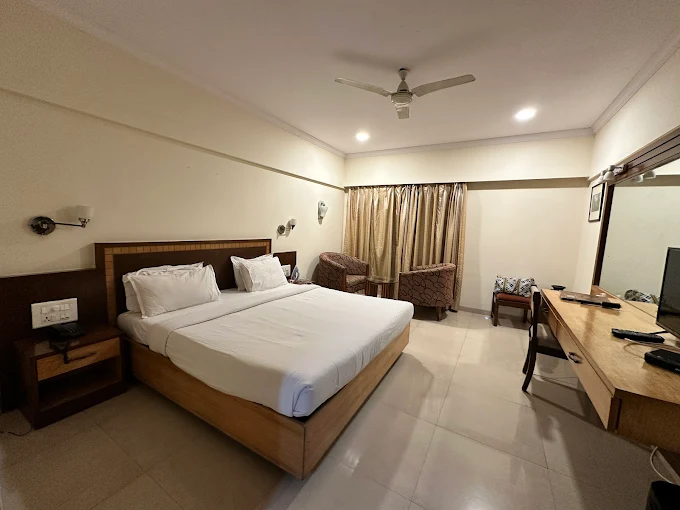 Hotel Juhu Plaza - Image 8
