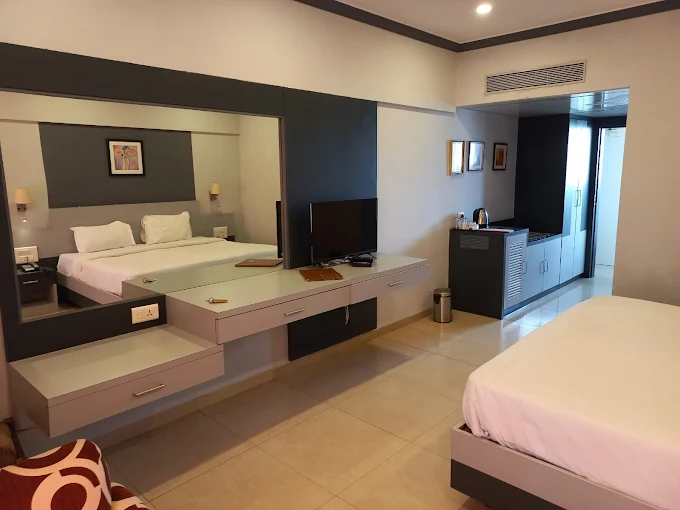 Hotel Juhu Plaza - Image 6
