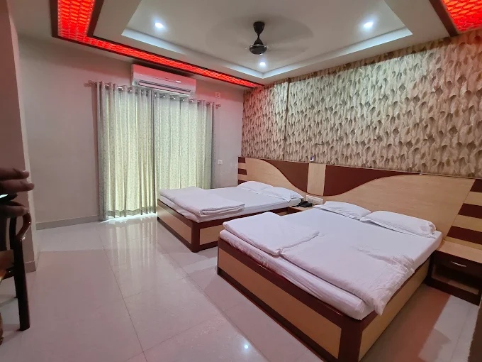Hotel Lee Garden - Image 5
