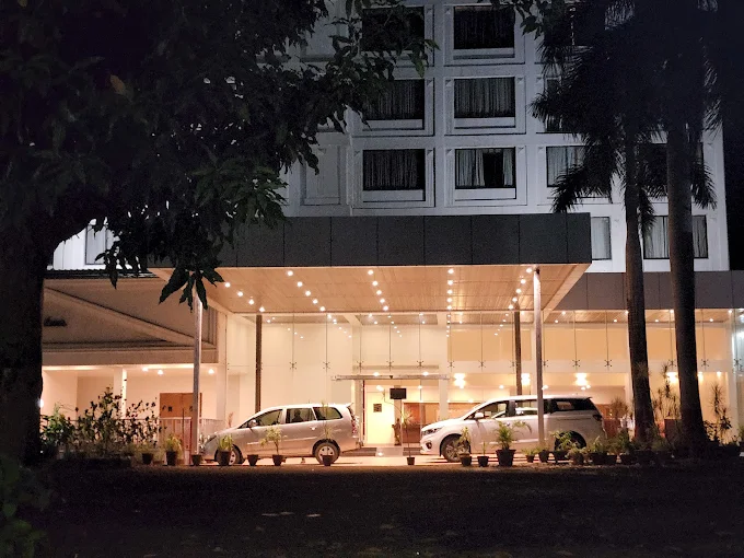 Quality Inn Regency - Image 11