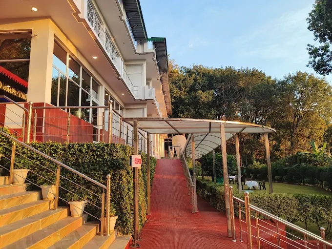 The Pine Oak Resort - Image 5