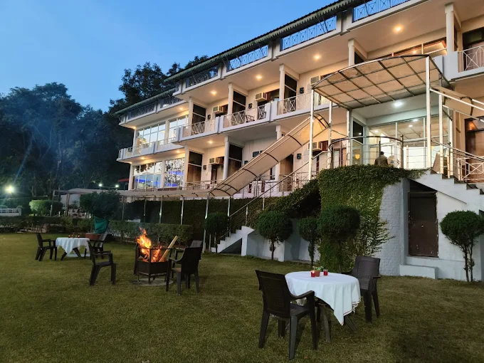 The Pine Oak Resort