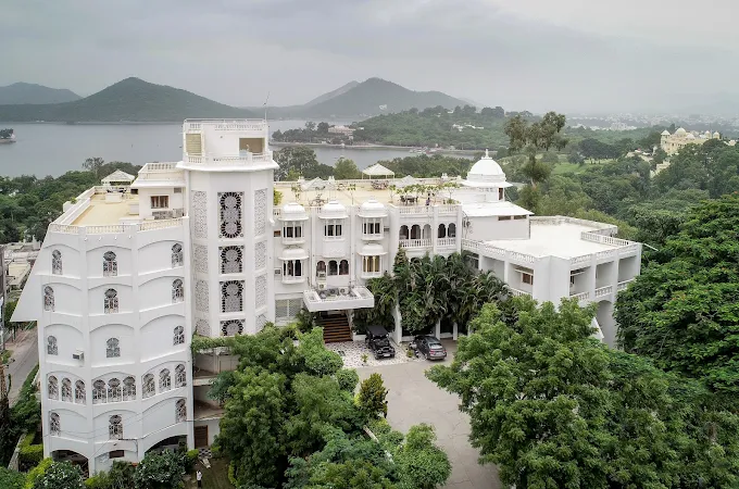 Hotel Hilltop Palace